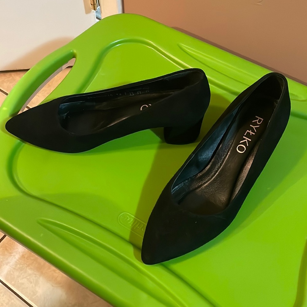 Black pointed chunky heels size 38